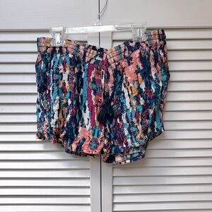 Small 2 front pocket shorts with drawstring tassels